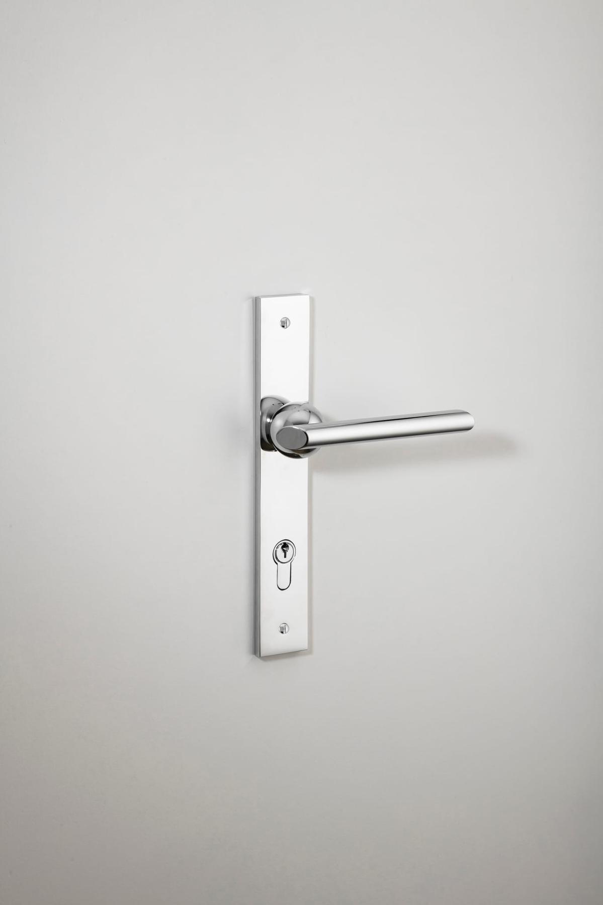 Futurismo Door Lever – Rectangular Backplate – Polished Chrome – 11932E85