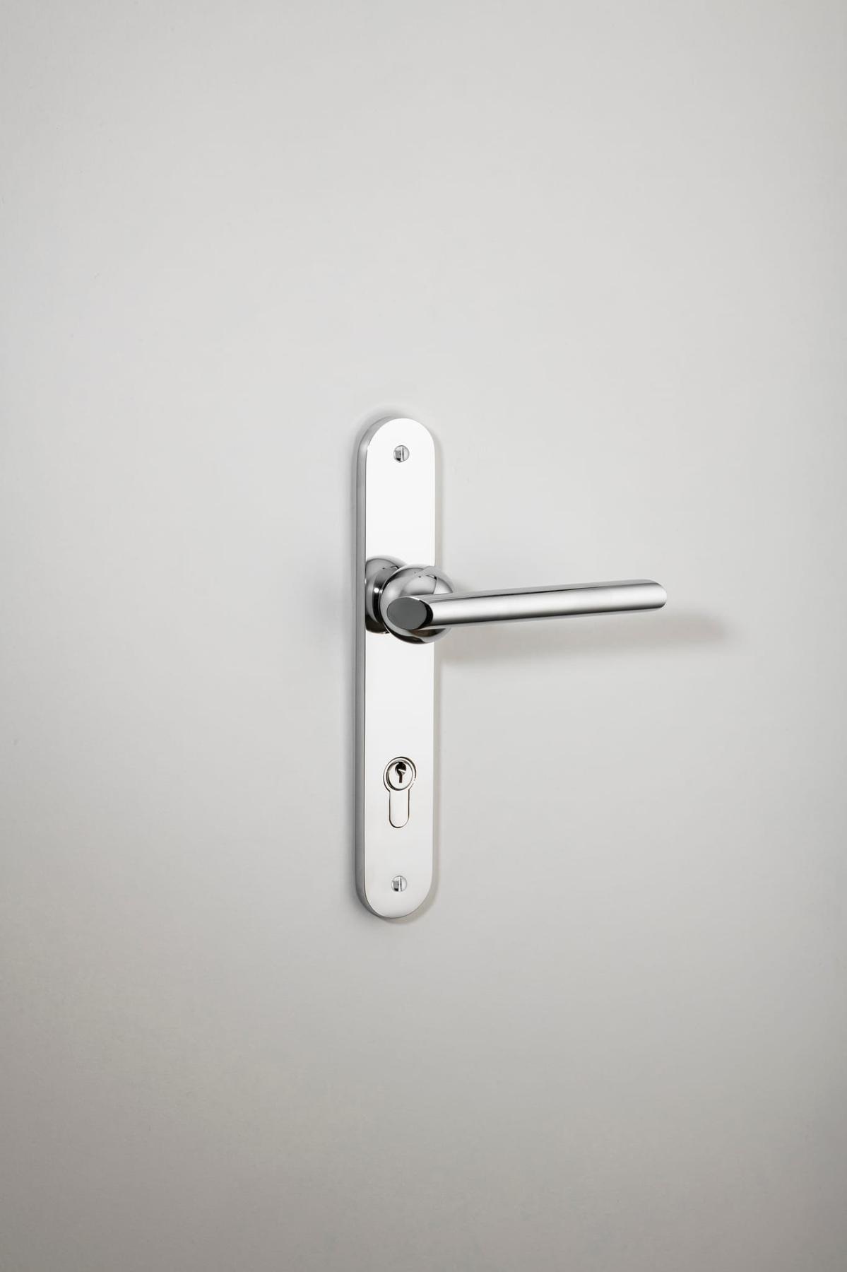 Futurismo Door Lever – Oval Backplate – Polished Chrome – 11936E85