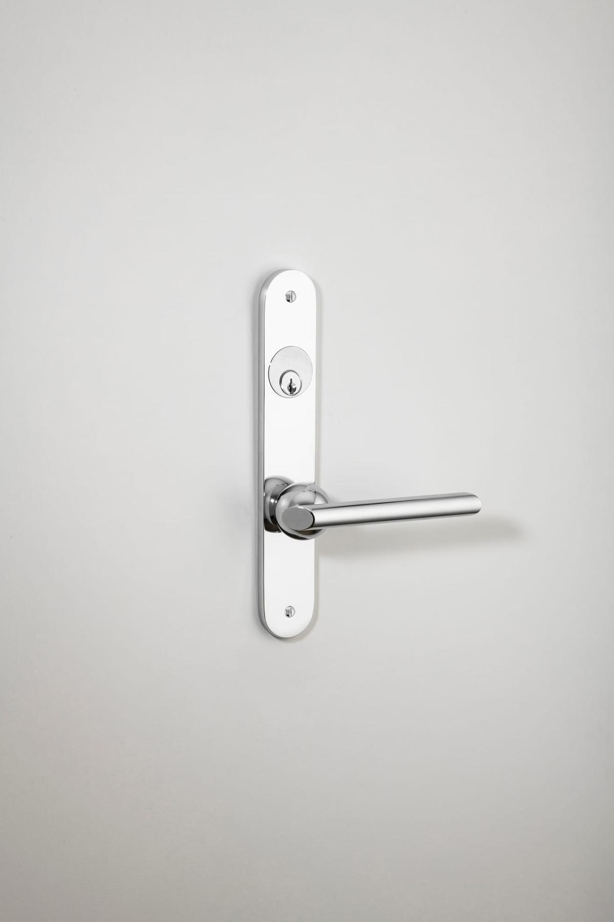 Futurismo Door Lever – Oval Backplate – Polished Chrome – 11936LLE92