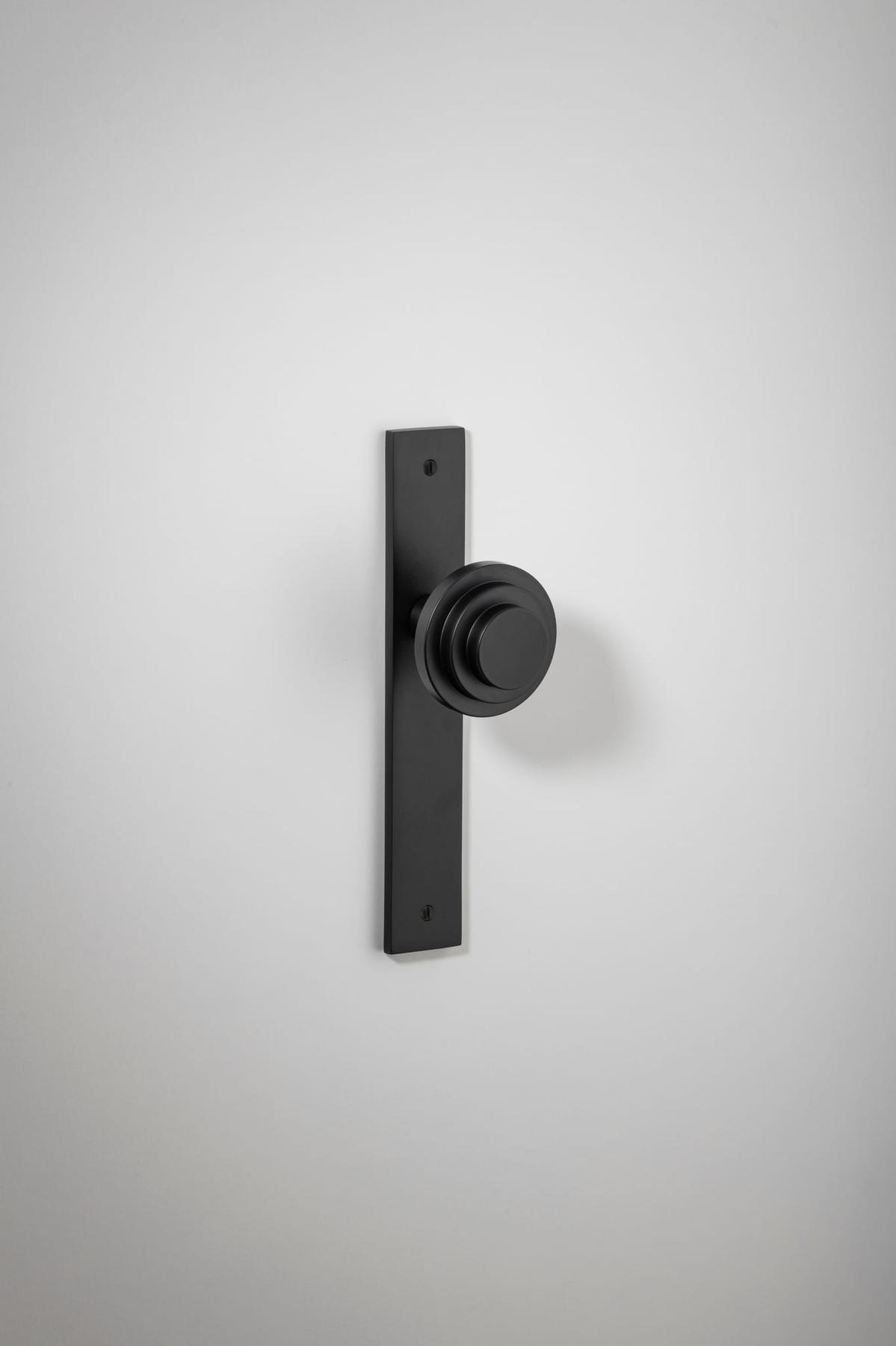 Zzzigurat Door Knob – Rectangular Backplate – Nero – 12884