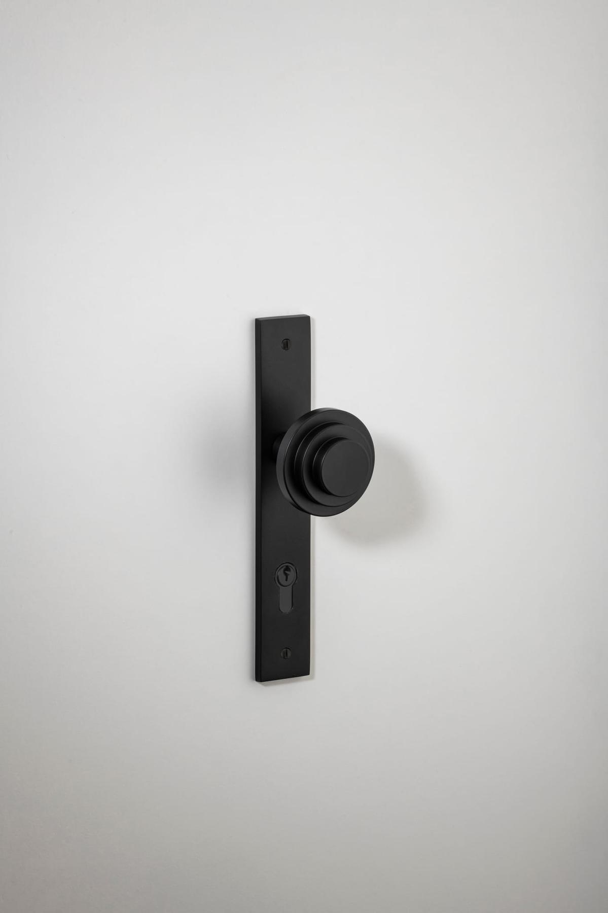 Zzzigurat Door Knob – Rectangular Backplate – Nero – 12884E85