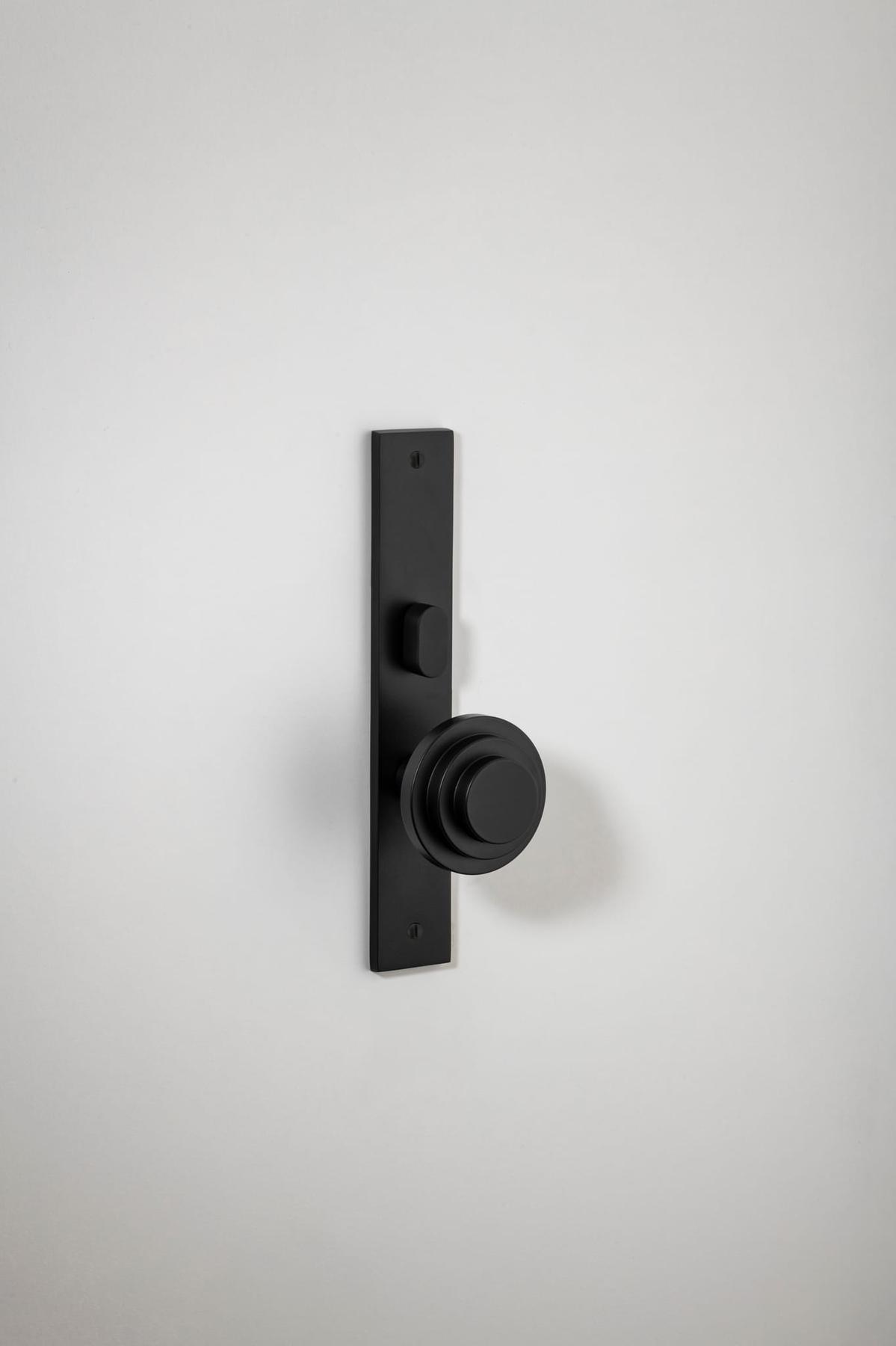 Zzzigurat Door Knob – Rectangular Backplate – Nero – 12884KLP62