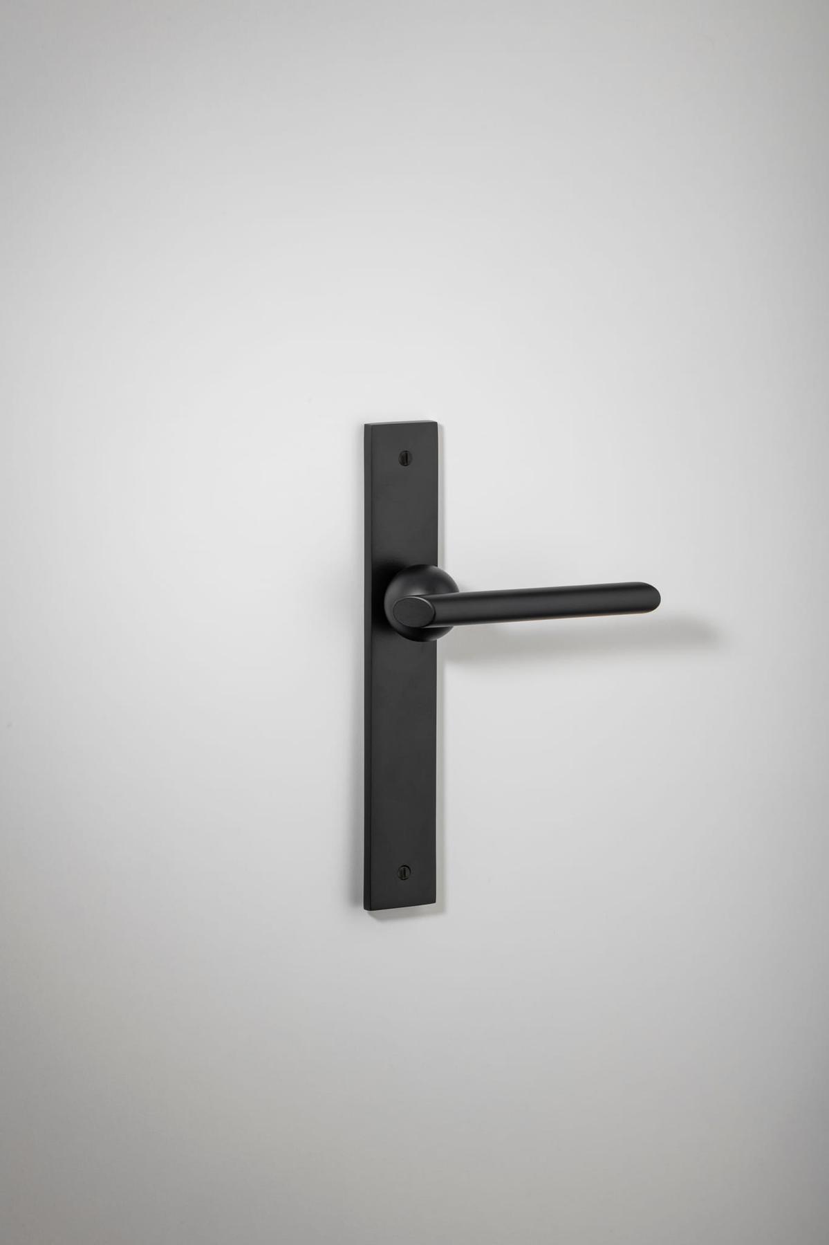 Futurismo Door Lever – Rectangular Backplate – Nero – 12932