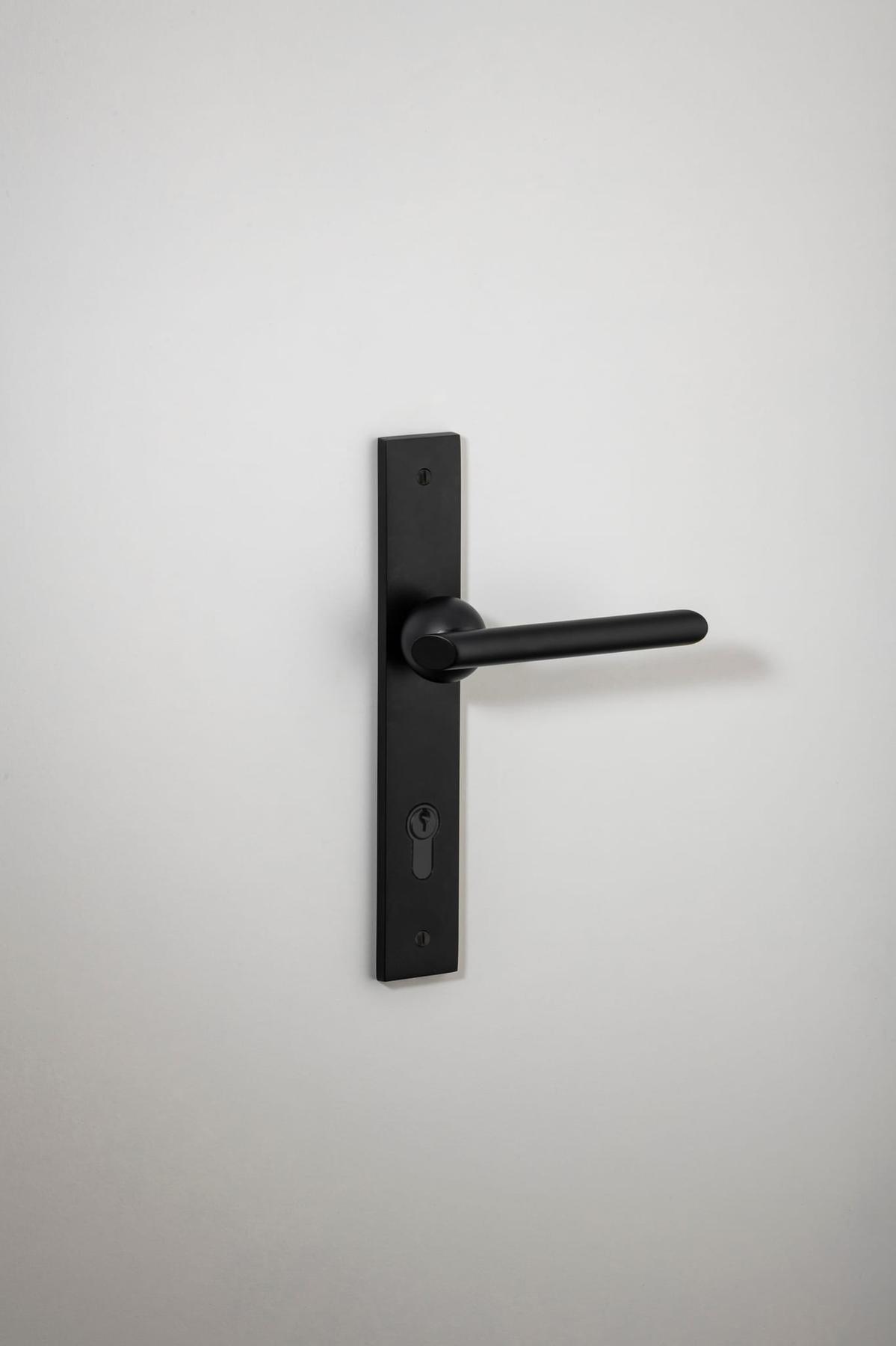 Futurismo Door Lever – Rectangular Backplate – Nero – 12932E85