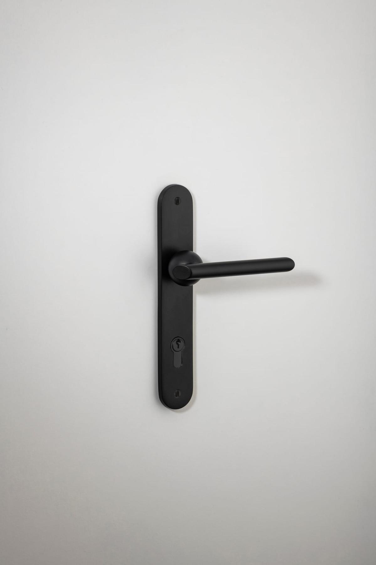 Futurismo Door Lever – Oval Backplate – Nero – 12936E85