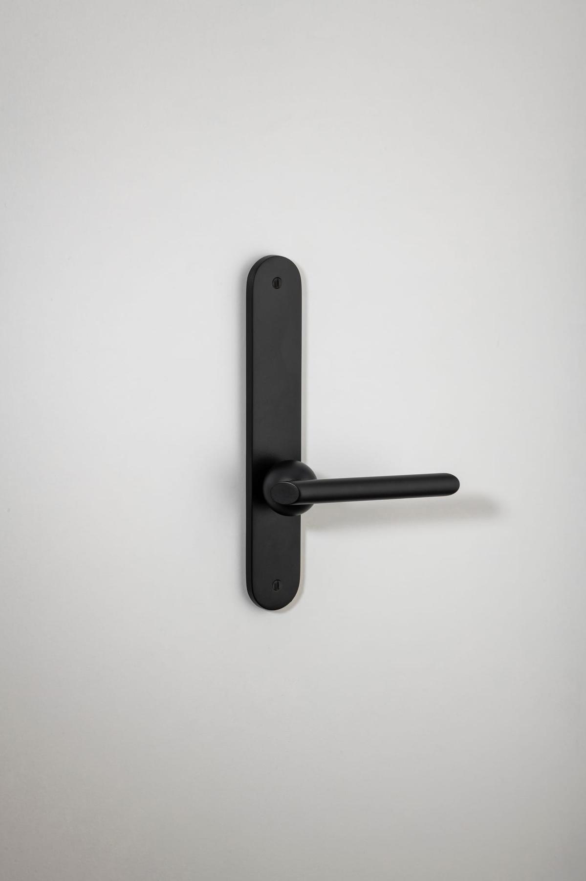 Futurismo Door Lever – Oval Backplate – Nero – 12936LL