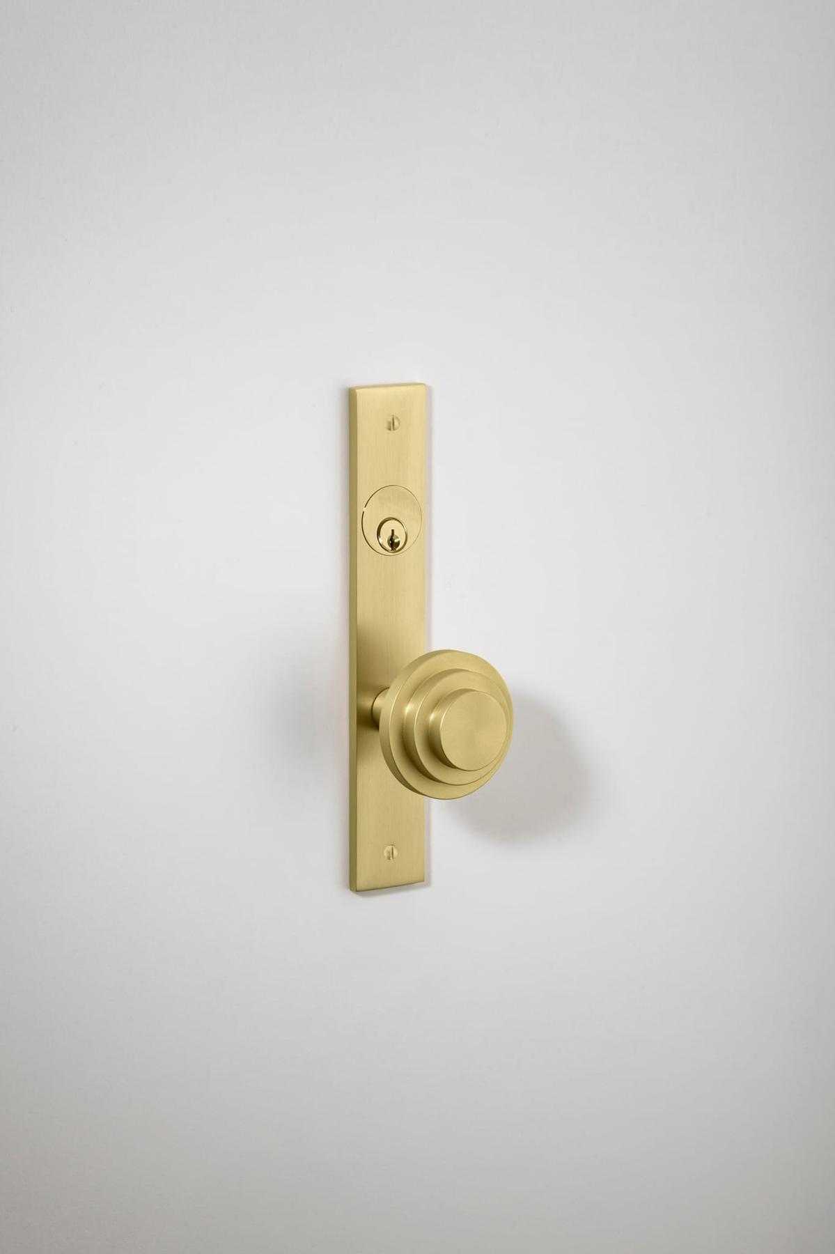 Zzzigurat Door Knob – Rectangular Backplate – Champagne PVD – 13384KLE92