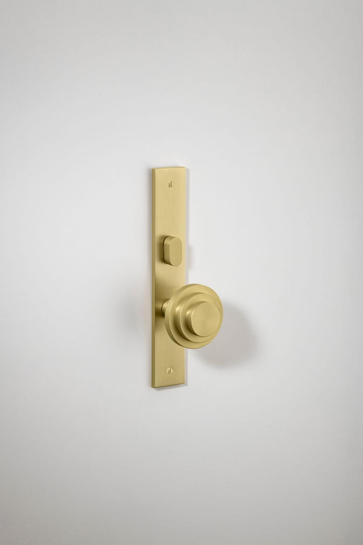 Zzzigurat Door Knob – Rectangular Backplate – Champagne PVD – 13384KLP62