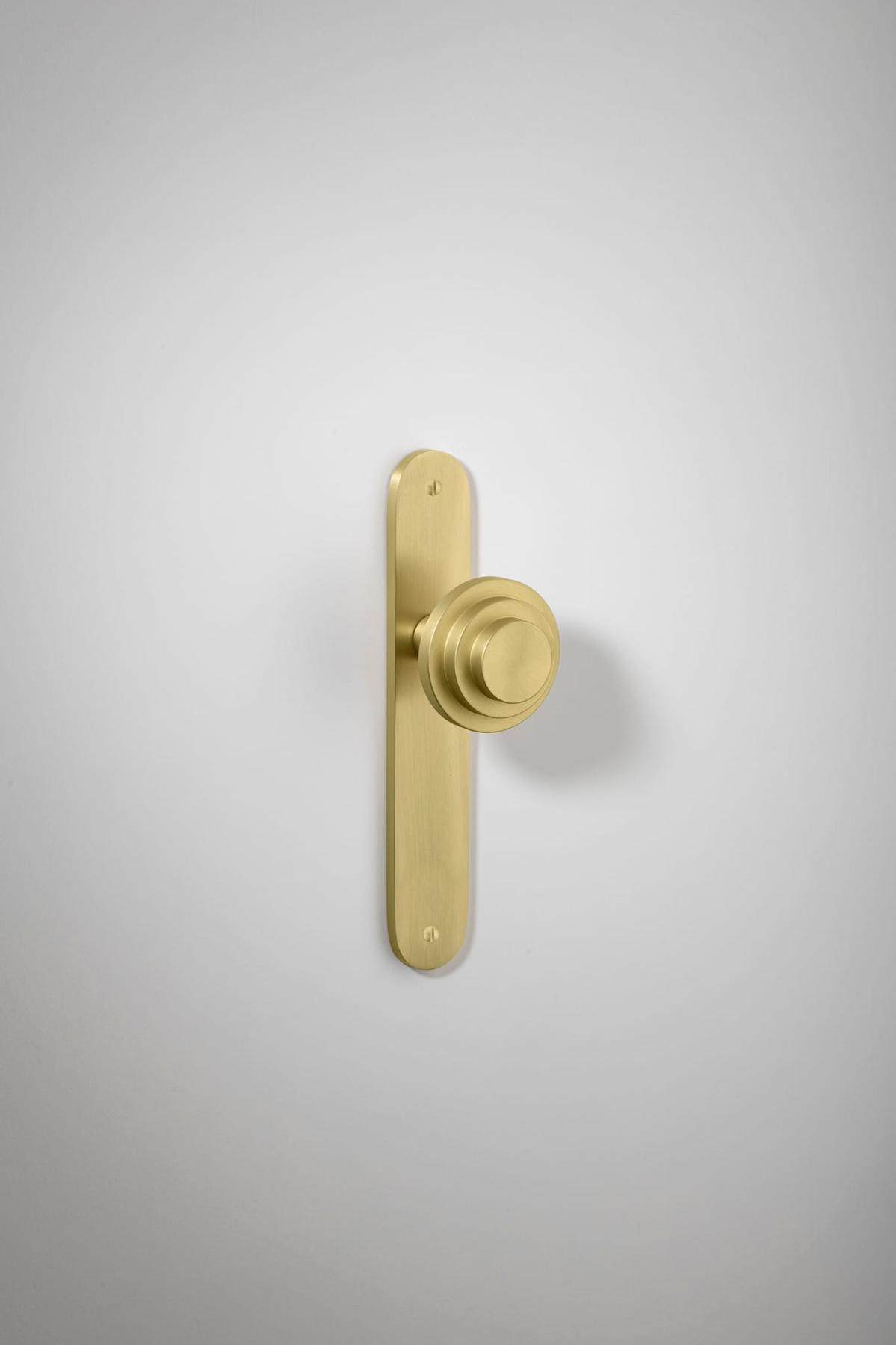 Zzzigurat Door Knob – Oval Backplate – Champagne PVD – 13388