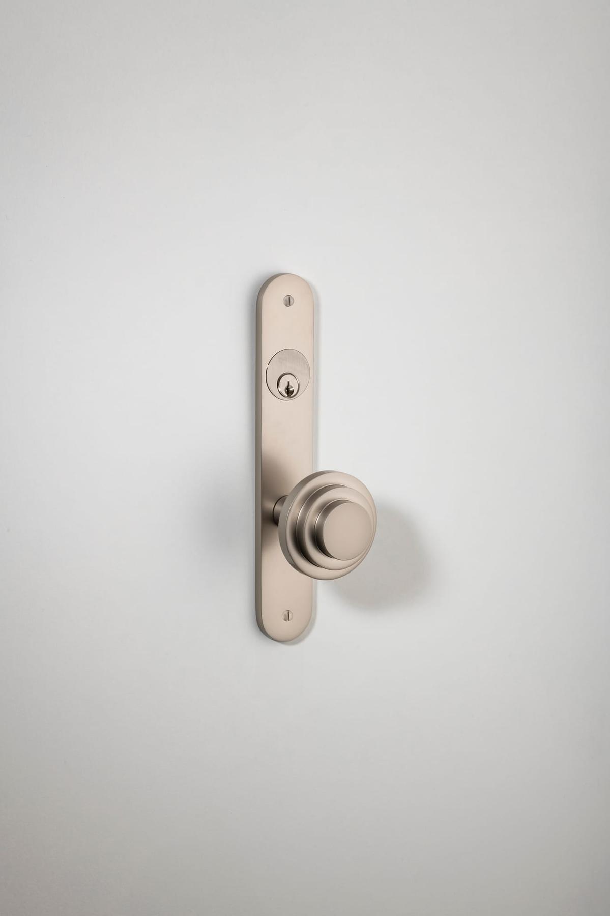 Zzzigurat Door Knob – Oval Backplate – Smooth Nickel – 14888KLE92