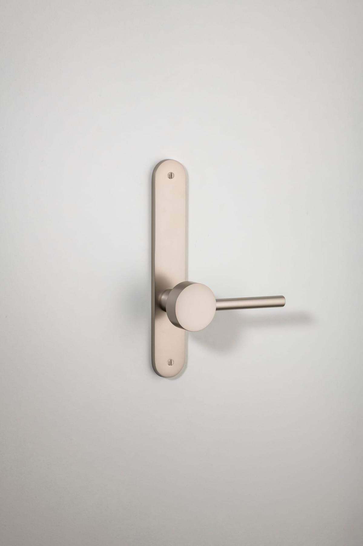 Geppetto Door Lever – Oval Backplate – Smooth Nickel – 14912LL