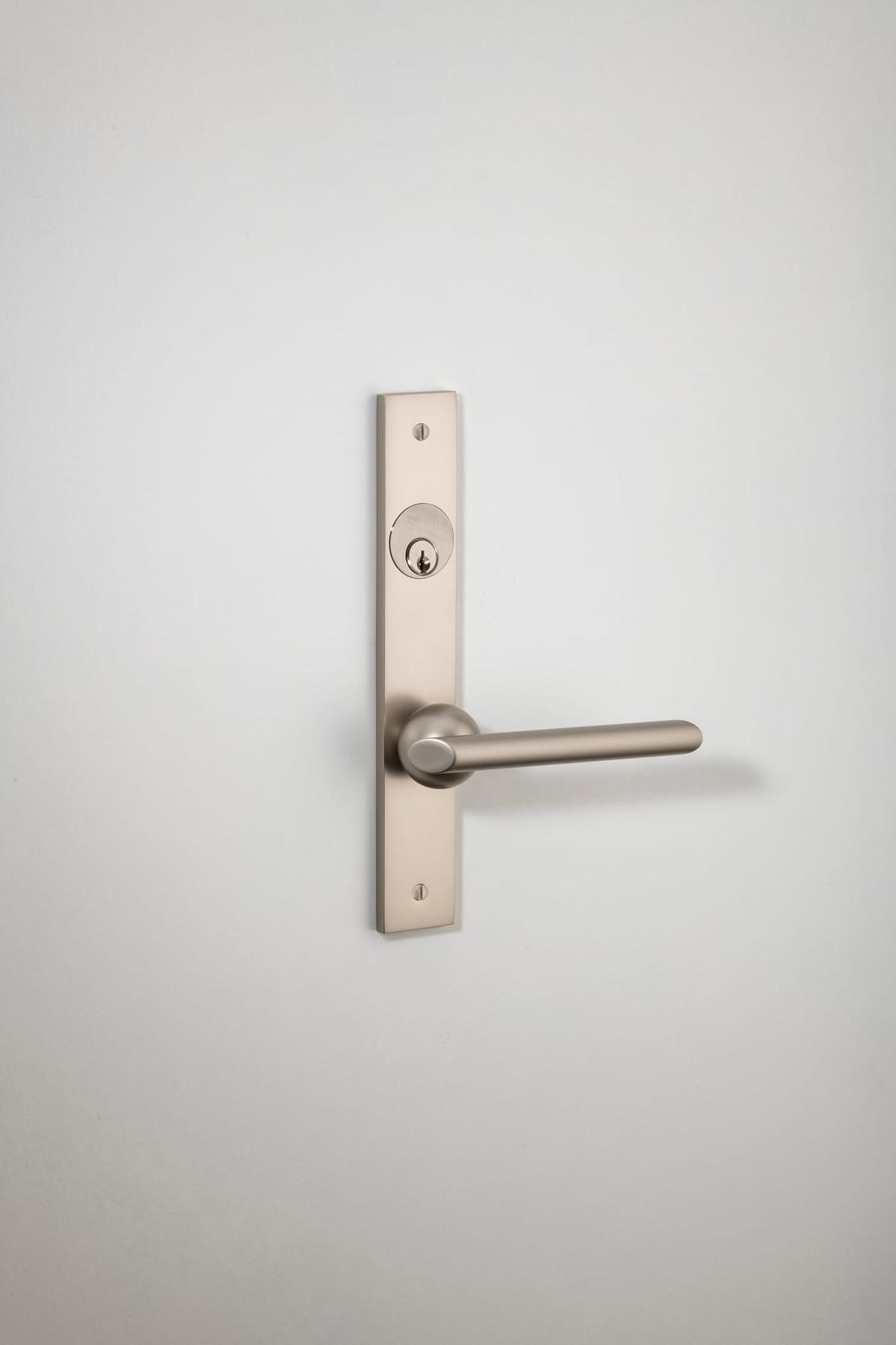 Futurismo Door Lever – Rectangular Backplate – Smooth Nickel – 14932LLE92