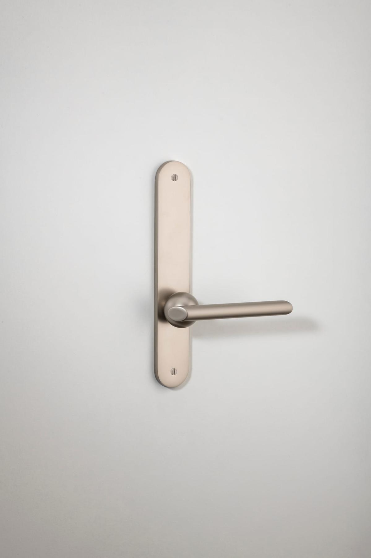 Futurismo Door Lever – Oval Backplate – Smooth Nickel – 14936LL