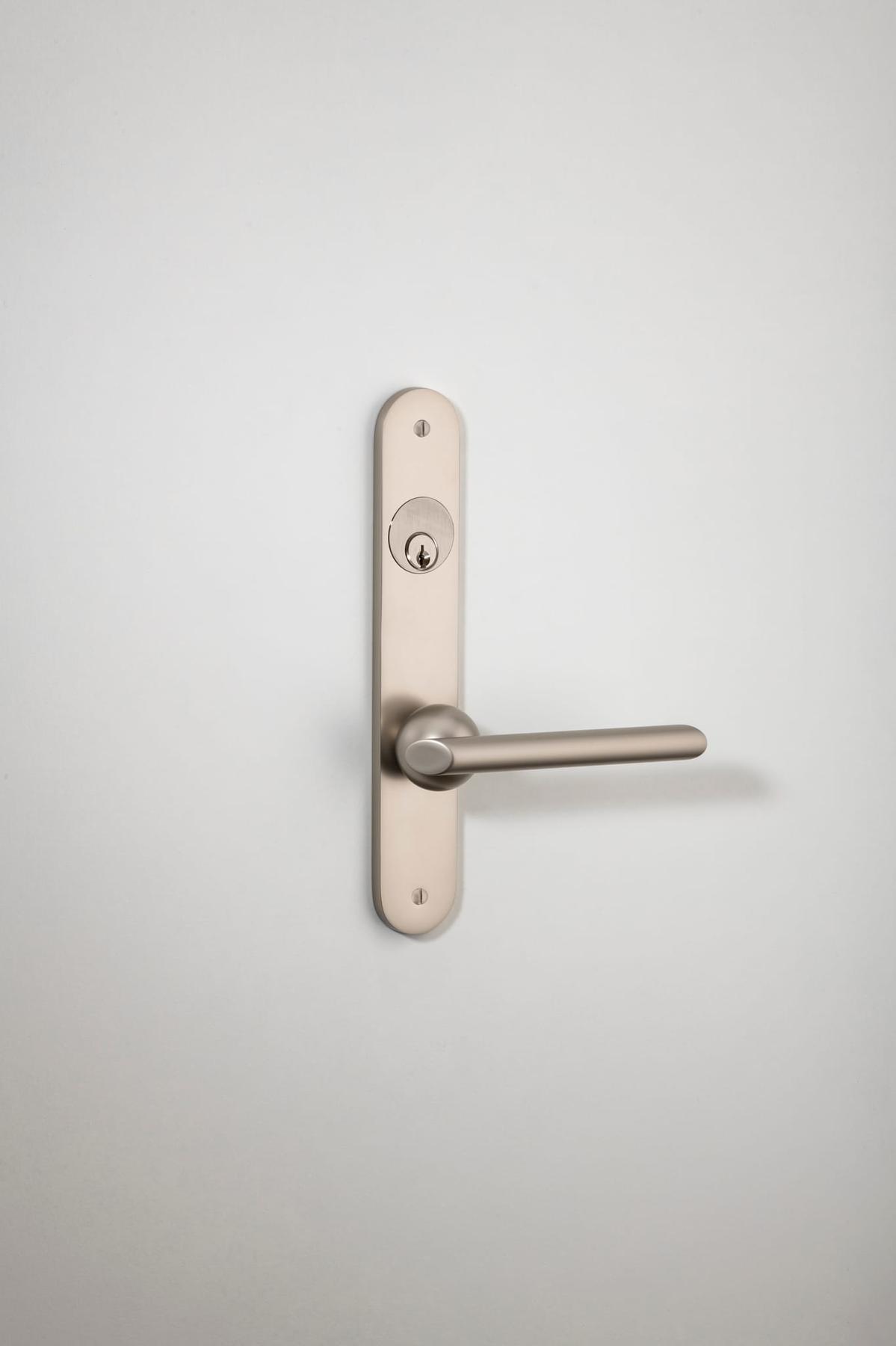 Futurismo Door Lever – Oval Backplate – Smooth Nickel – 14936LLE92