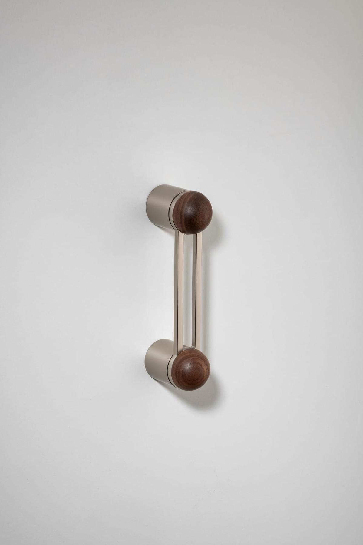 H04 Pull Handle Short – American Walnut/Smooth Nickel – 30106