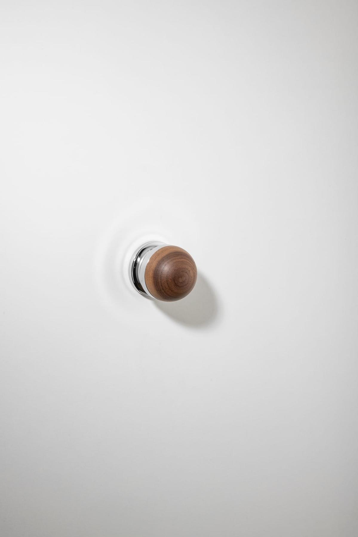 H02 Knob on Rose – Round Rose – American Walnut/Polished Chrome – 30201