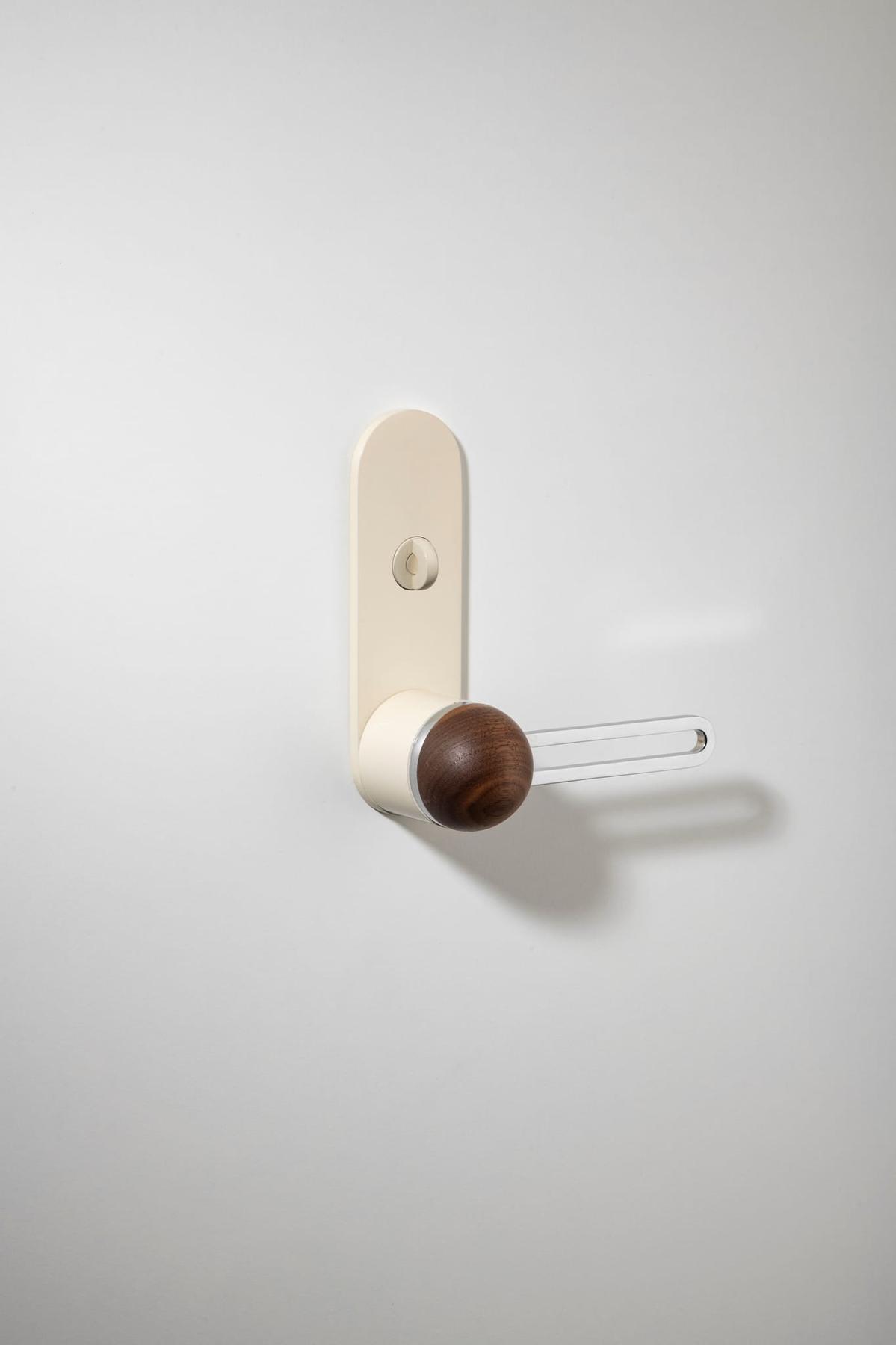 H01 Lever – Oval Backplate – American Walnut/Polished Chrome/Bone – 30221LLP62