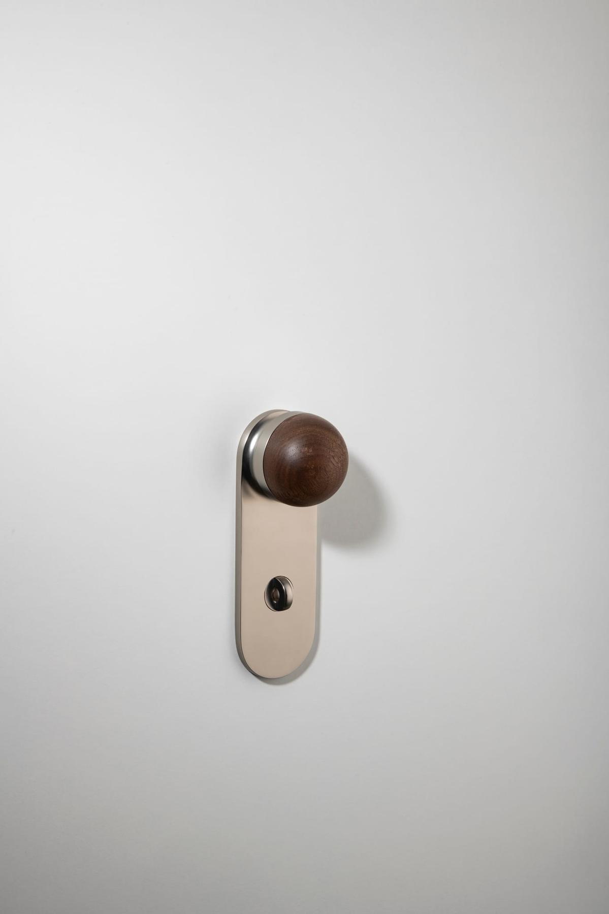 H02 Knob – Oval Backplate – American Walnut/Smooth Nickel – 30233P85