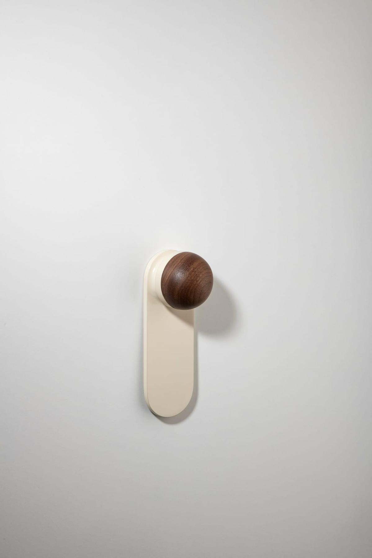 H02 Knob – Oval Backplate – American Walnut/Bone – 30235